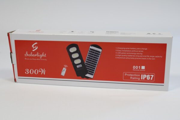 Napelemes távirányítós lámpa 300 W kültéri IP67