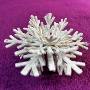 Csillámos 3D hópehely fehér, 10cm, ezüst akasztó madzaggal