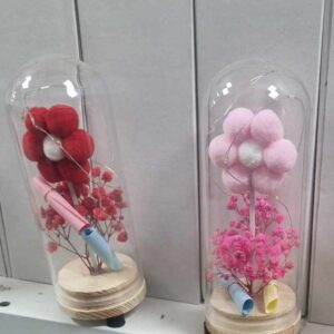 Virágdísz üvegkupolában Hangulatfény világítással